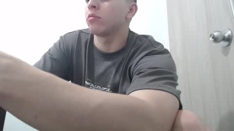 Snapshot of draco_boy2000 chatting on 11-06-25, 09:37 draco_boy2000 online show from 11-06-25, 09:37