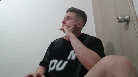 Snapshot of draco_boy2000 chatting on 11-14-25, 09:35 draco_boy2000 online show from 11-14-25, 09:35