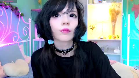 Snapshot of draculaura_ chatting on 12-28-24, 12:15 Draculaura online show from 12-28-24, 12:15