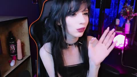 Snapshot of draculaura_ chatting on 01-30-25, 12:50 Draculaura online show from 01-30-25, 12:50