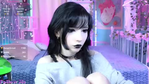 Snapshot of draculaura_ chatting on 02-25-25, 01:50 Draculaura online show from 02-25-25, 01:50