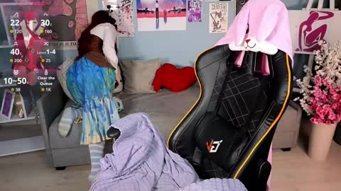 Snapshot of draculaura_ chatting on 04-04-26, 10:35 Draculaura online show from 04-04-26, 10:35