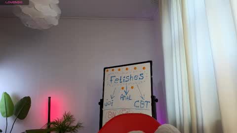 Lisbeth Salander online show from 12-16-25, 06:18