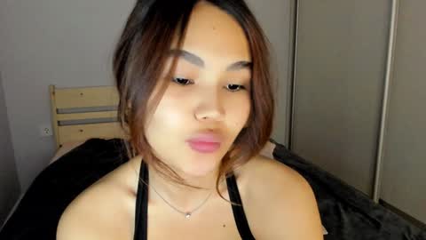 Airi online show from 12-12-24, 01:17