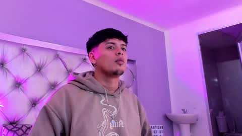 Snapshot of drakenn_ chatting on 11-27-25, 01:24 drakeeee online show from 11-27-25, 01:24