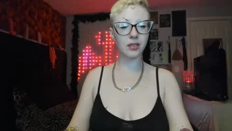 Snapshot of dreagentry chatting on 12-12-24, 07:19 Your Majesty online show from 12-12-24, 07:19