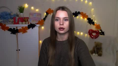 Snapshot of dream_mari chatting on 10-19-25, 06:36 Mari online show from 10-19-25, 06:36