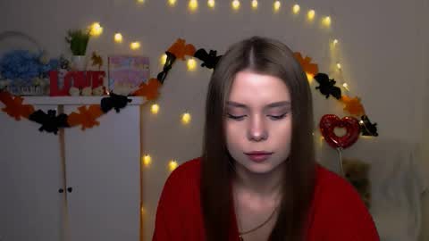 Snapshot of dream_mari chatting on 10-27-25, 07:12 Mari online show from 10-27-25, 07:12