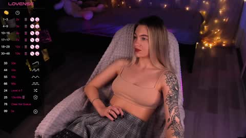 Snapshot of dreamaise chatting on 12-03-24, 10:18 Mary pvt open use pink and blue app lovense online show from 12-03-24, 10:18