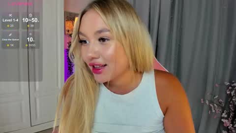 Snapshot of dreamaise chatting on 09-16-25, 04:19 Mary pvt open use pink and blue app lovense online show from 09-16-25, 04:19