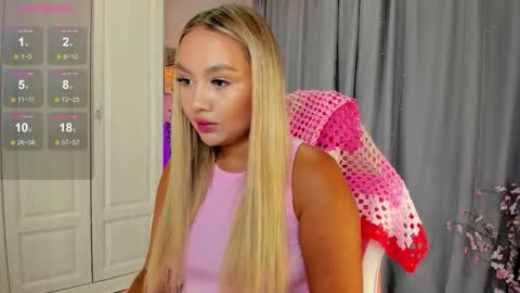 Snapshot of dreamaise chatting on 09-18-25, 03:58 Mary pvt open use pink and blue app lovense online show from 09-18-25, 03:58