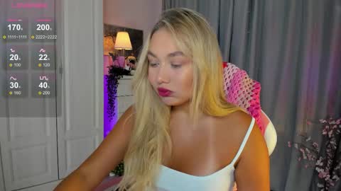 Snapshot of dreamaise chatting on 09-26-25, 03:27 Mary pvt open use pink and blue app lovense online show from 09-26-25, 03:27