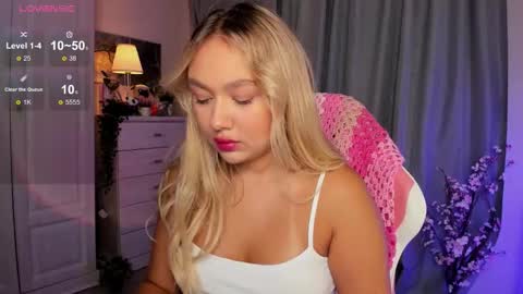 Snapshot of dreamaise chatting on 10-12-25, 01:54 Mary pvt open use pink and blue app lovense online show from 10-12-25, 01:54