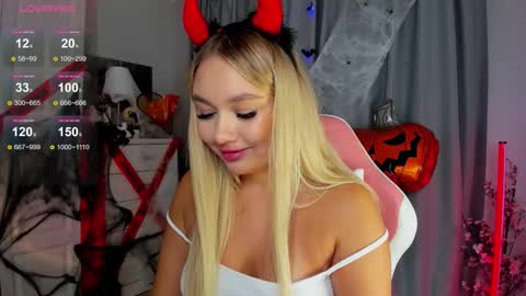 Snapshot of dreamaise chatting on 10-15-25, 04:18 Mary pvt open use pink and blue app lovense online show from 10-15-25, 04:18