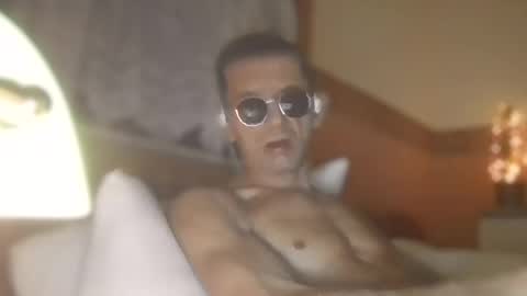 Snapshot of dreambob chatting on 10-25-25, 11:54 Dreambob online show from 10-25-25, 11:54