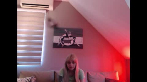 Snapshot of dreamcatcherfantasy chatting on 03-03-25, 08:05 A girl online show from 03-03-25, 08:05