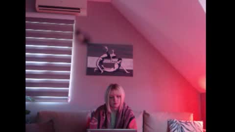 Snapshot of dreamcatcherfantasy chatting on 10-27-25, 07:56 A girl online show from 10-27-25, 07:56