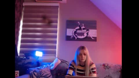 Snapshot of dreamcatcherfantasy chatting on 11-07-25, 08:14 A girl online show from 11-07-25, 08:14