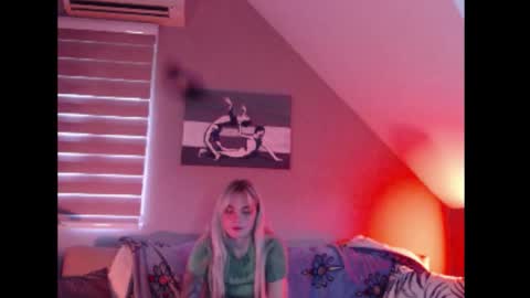 Snapshot of dreamcatcherfantasy chatting on 11-08-25, 08:25 A girl online show from 11-08-25, 08:25