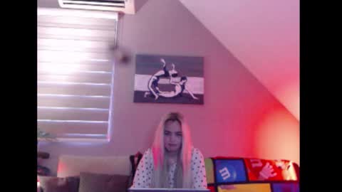 A girl online show from 11-26-25, 07:42