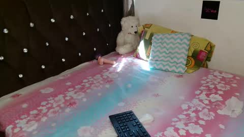 Snapshot of dreameyez chatting on 02-06-26, 11:24 Dreameyes online show from 02-06-26, 11:24