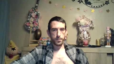 Snapshot of dreamguy38 chatting on 11-12-25, 05:08 dreamguy38 online show from 11-12-25, 05:08
