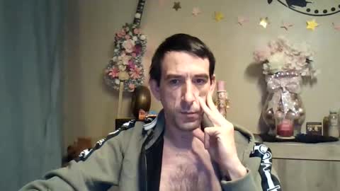 Snapshot of dreamguy38 chatting on 11-17-25, 04:29 dreamguy38 online show from 11-17-25, 04:29