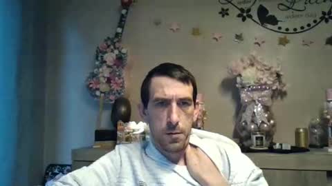 Snapshot of dreamguy38 chatting on 11-19-25, 08:14 dreamguy38 online show from 11-19-25, 08:14