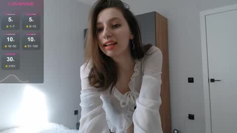 Snapshot of dreamhale chatting on 03-06-25, 12:30 Hello im Eva online show from 03-06-25, 12:30