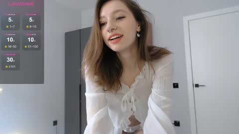 Snapshot of dreamhale chatting on 03-09-25, 10:41 Hello im Eva online show from 03-09-25, 10:41