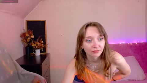 Snapshot of dreamyeyesella chatting on 11-08-25, 06:02 Ella online show from 11-08-25, 06:02