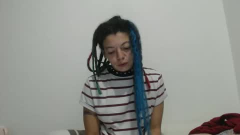 DreamyLatina online show from 11-19-25, 01:49