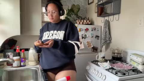 Snapshot of dreamyriri chatting on 10-07-25, 04:37 RIRI OR DREAMY online show from 10-07-25, 04:37