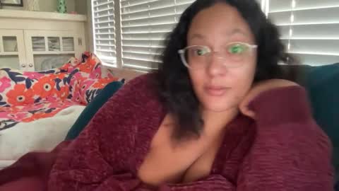 Snapshot of dreamyriri chatting on 10-18-25, 02:51 RIRI OR DREAMY online show from 10-18-25, 02:51