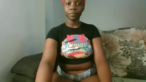 Snapshot of drip_doll chatting on 10-22-25, 04:18 Drip Doll online show from 10-22-25, 04:18