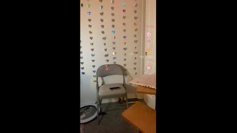 Drippy kitty  online show from 12-14-25, 07:58