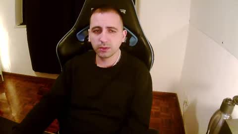 Snapshot of droooooones chatting on 02-12-25, 11:51 droooooones online show from 02-12-25, 11:51