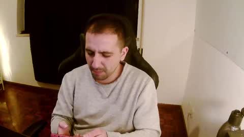 Snapshot of droooooones chatting on 02-19-25, 12:14 droooooones online show from 02-19-25, 12:14