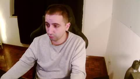 Snapshot of droooooones chatting on 02-19-25, 11:14 droooooones online show from 02-19-25, 11:14