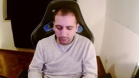 Snapshot of droooooones chatting on 02-25-25, 11:44 droooooones online show from 02-25-25, 11:44