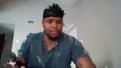 Snapshot of dsmoov_ chatting on 11-26-25, 07:04 SmoovFanz online show from 11-26-25, 07:04