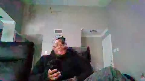 Snapshot of dsmoov_ chatting on 12-15-25, 06:45 SmoovFanz online show from 12-15-25, 06:45