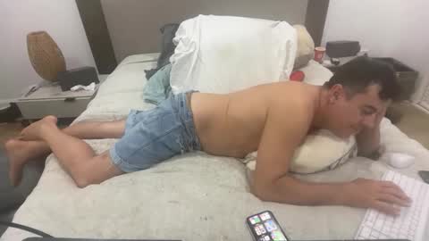 Snapshot of dudebrocuz69 chatting on 01-05-26, 05:27 Dude online show from 01-05-26, 05:27