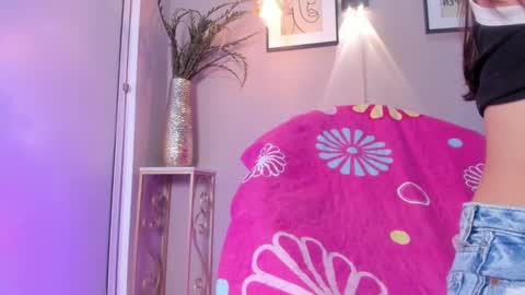 Snapshot of dulce__fiore07 chatting on 09-15-25, 01:00 dulce__fiore07 online show from 09-15-25, 01:00