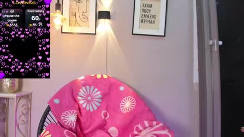 Snapshot of dulce__fiore07 chatting on 09-25-25, 01:15 dulce__fiore07 online show from 09-25-25, 01:15