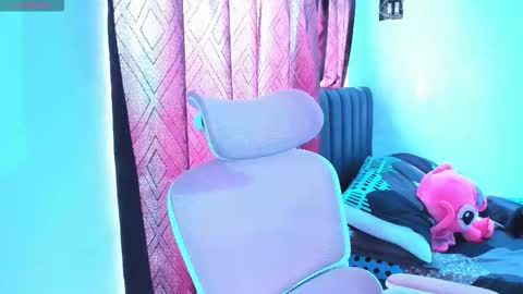 Dulce  online show from 10-23-25, 02:38