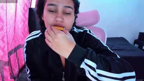 Dulce  online show from 11-07-25, 02:06