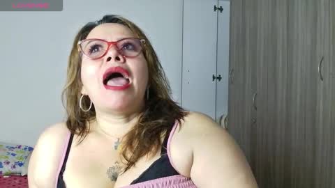 Snapshot of dulce_anahi_ chatting on 11-28-25, 01:41 Im Dulce online show from 11-28-25, 01:41