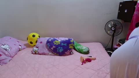 Snapshot of dulce_mmaria chatting on 02-21-25, 12:17 dulce online show from 02-21-25, 12:17