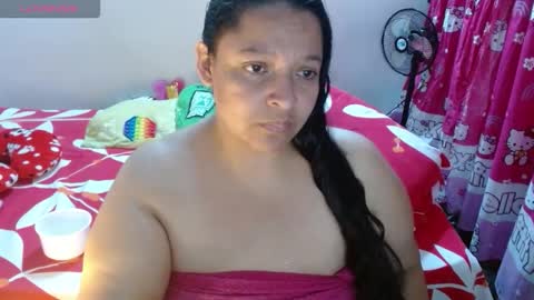 Snapshot of dulce_mmaria chatting on 10-17-25, 01:35 dulce online show from 10-17-25, 01:35